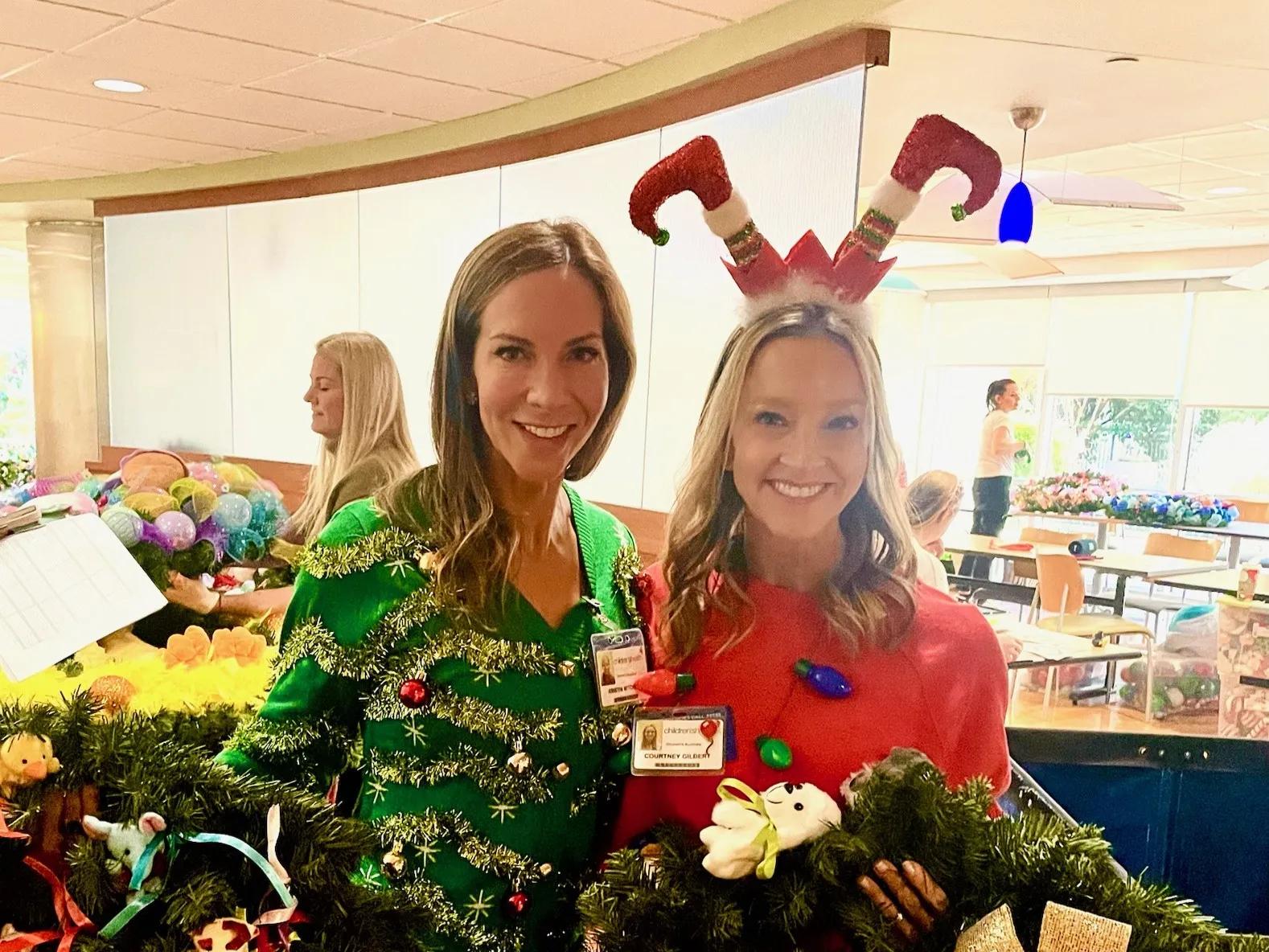 24-25 AUX Dallas Photo_Deck The Halls